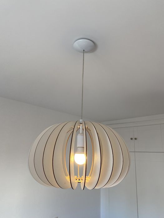 Candeeiro simples branco com Lâmpada