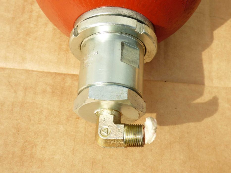 Acumulador hidráulico.