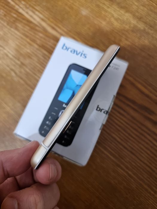 Продам Bravis F241 2sim