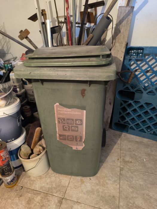Caixote lixo 240  litros