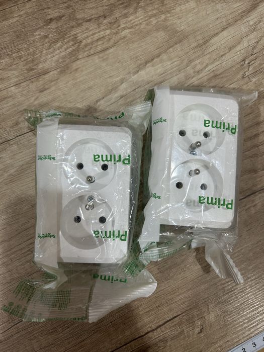 Podwojne gniazda nadtynkowe