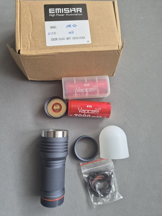 Latarka Emisar D4SV2 - Diodv W2 + 2x Aku Vapcell K7C 7000mAh
(7000mAh)