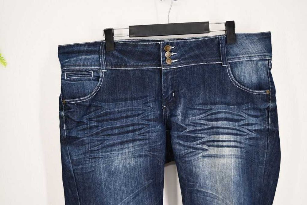Jeansowe spodenki przed kolano Okay 48