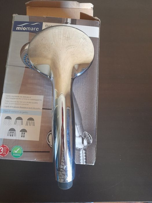 Cabeça de chuveiro nova em caixa