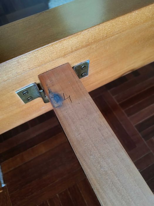 Cama de cerejeira maciça com estrado