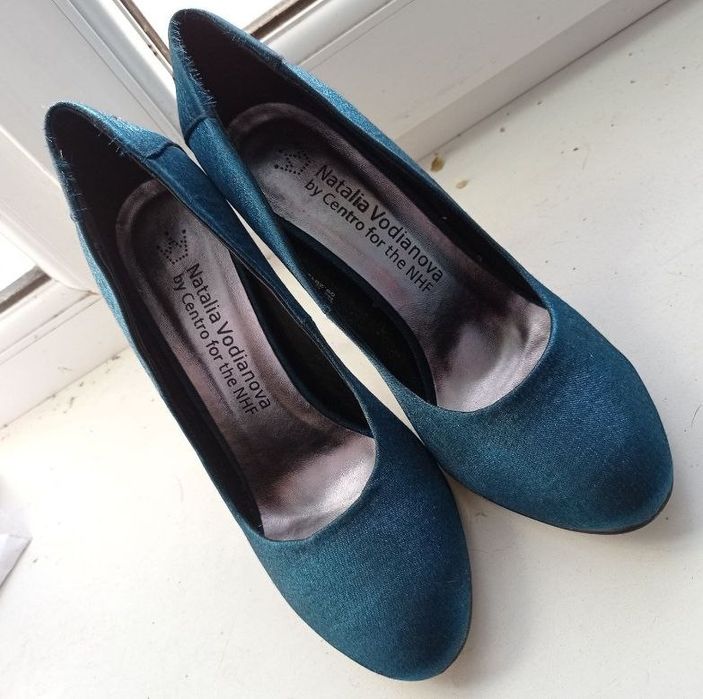 Новые кожаные туфли.