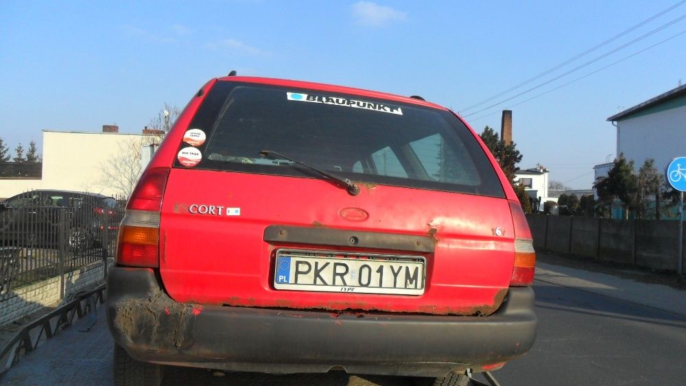 Ford Escort,16V,benzyna,kombi,czerwony,przeznaczony na części