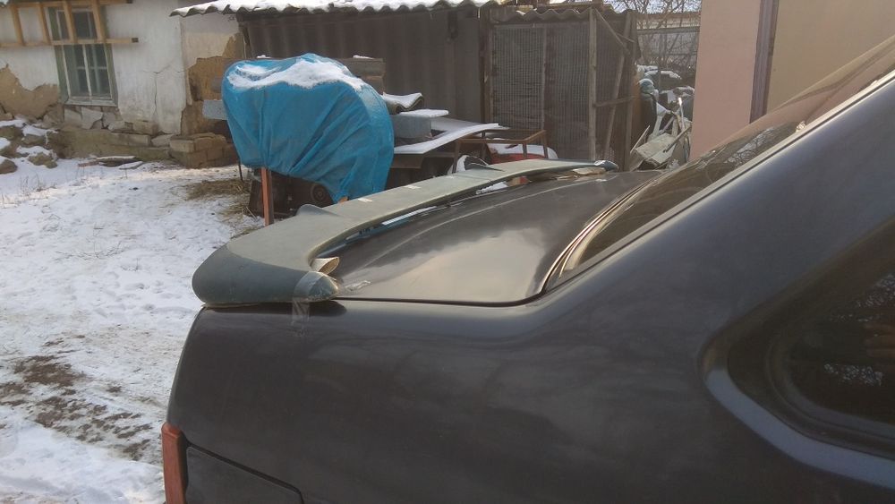 Продам Спойлер под покраску.