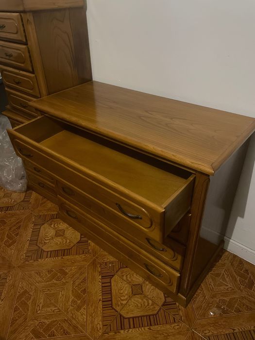 Armário e mesas de cabeceira