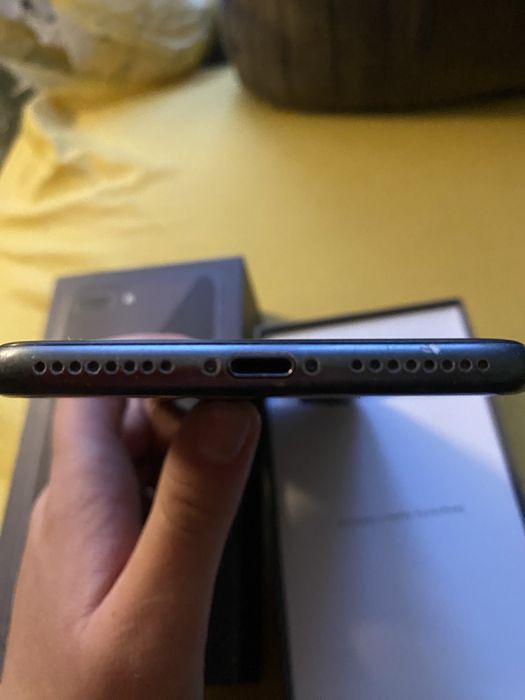 Продам айфон 8+ в хорошем состоянии