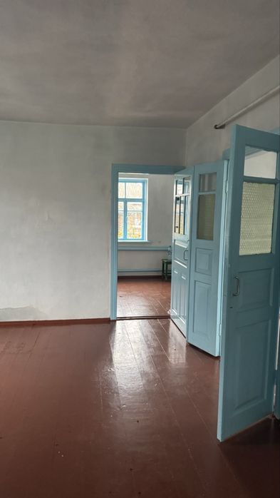 Продаж цегляного будинку в центрі смт Володарка