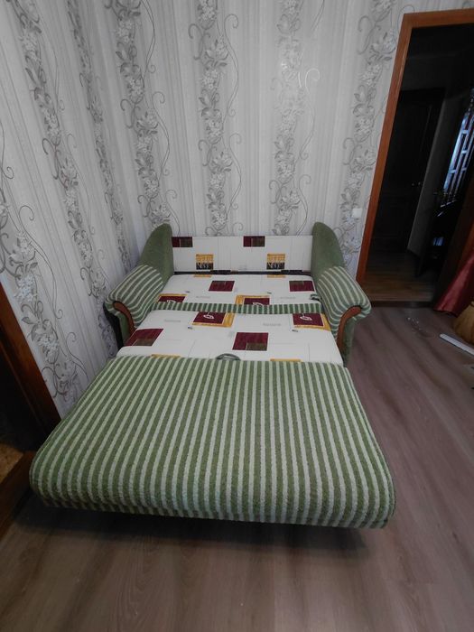 Диван в гарному стані.