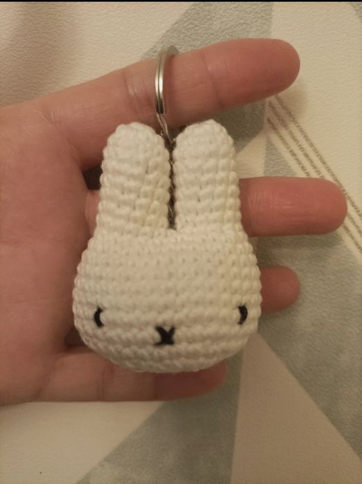 Porta-chaves Miffy em crochet