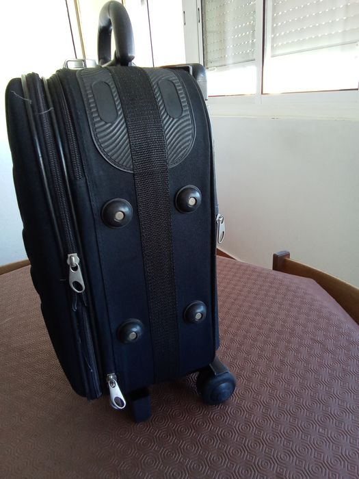 Malas de viagem quase novas