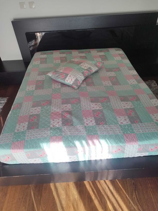 Cama de Casal + 2 Mesinhas de Cabeceira – Excelente Oportunidade!