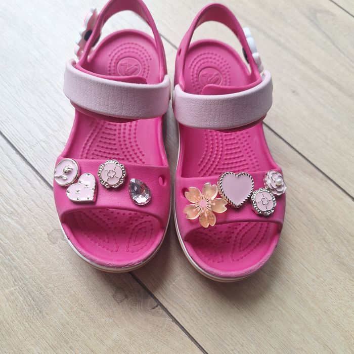 Crocs C11 28-29 sandały z przypinkami