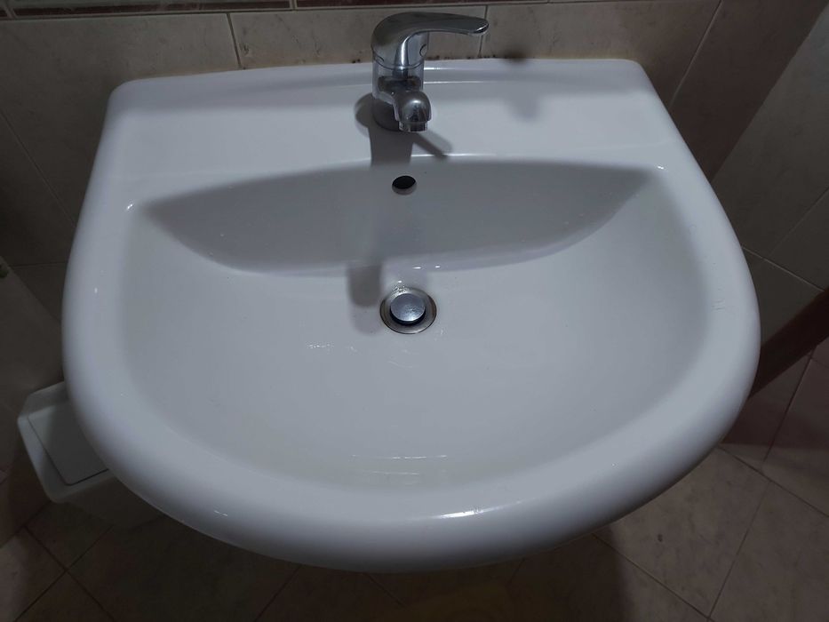 Lavatório casa de banho usado bom estado com torneira