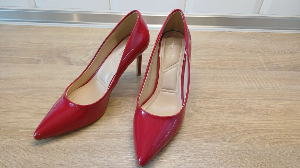Czerwone buty na obcasie  szpilki r 39