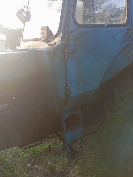 Продам МТЗ 82 в непогані якості (мінуси почало підспускати колесо, і салон в погані якості)