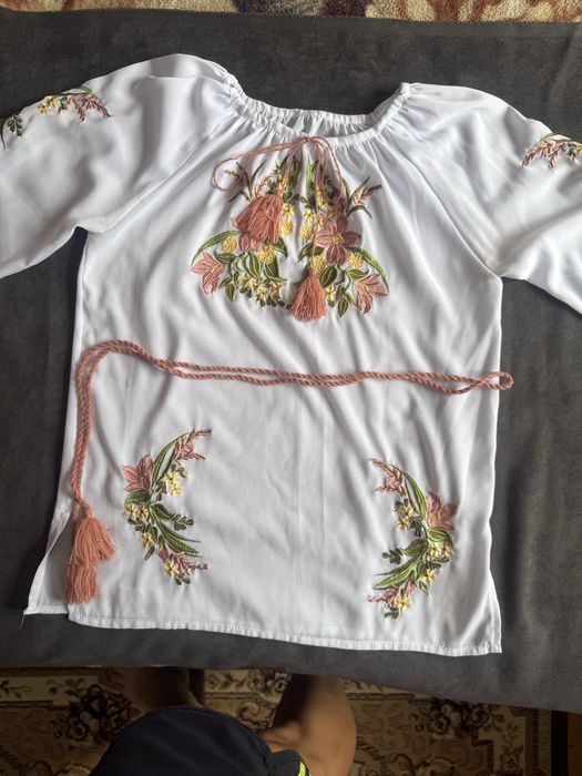 Продам жіночу вишиванку