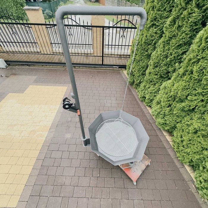 Grill ogrodowy z paleniskiem