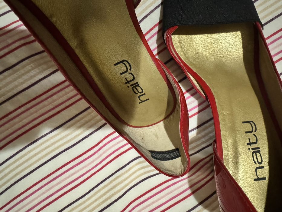 Sapatos Haity novos