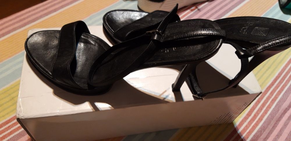 Sandálias salto alto