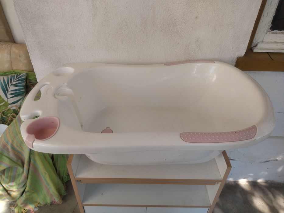 Banheira de Bebé Branca com Apontamentos Rosa