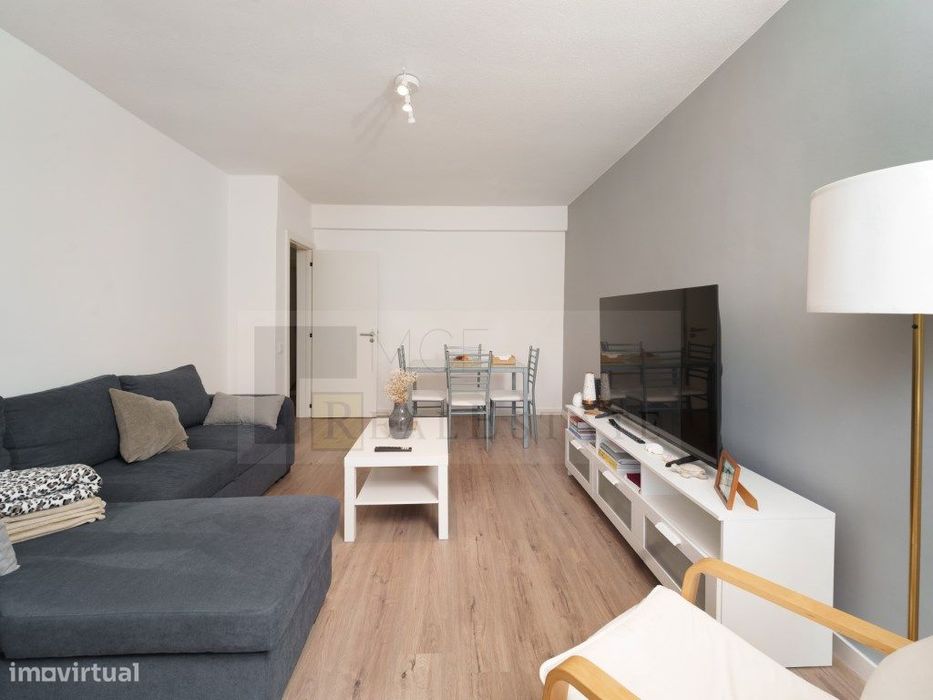 Apartamento T2 - Remodelado, cozinha equipada