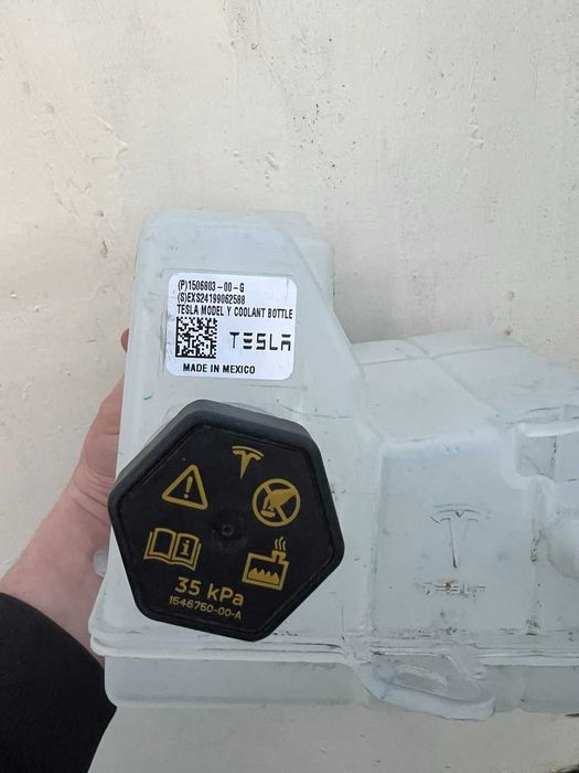 Бачок теплового насосу Tesla 3 highland,Tesla Y оригінал USA