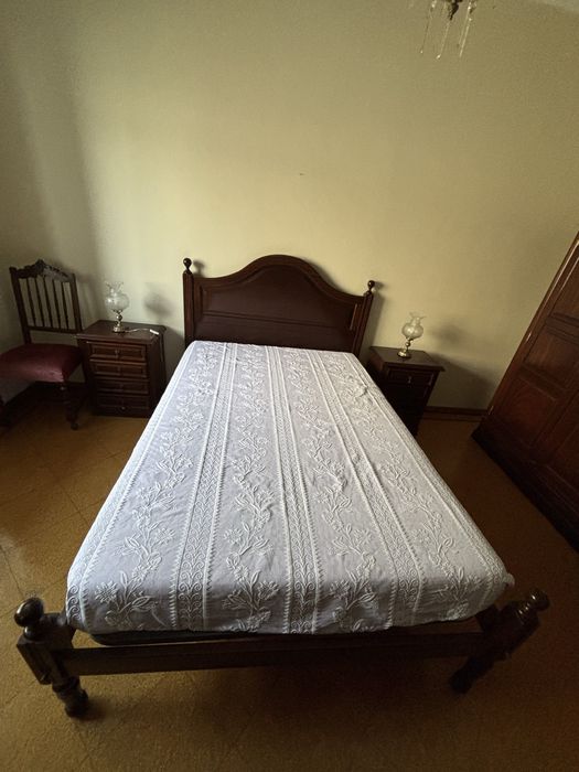 Cama madeira escuro + Colchao