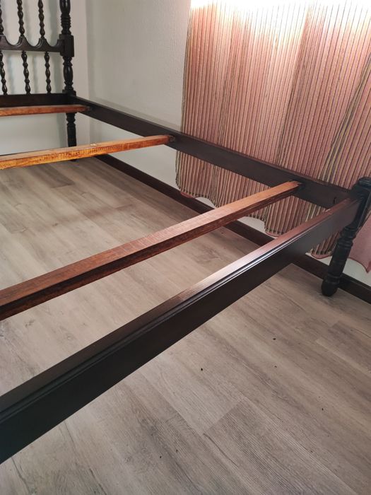 Cama casal vintage , madeira maciça.