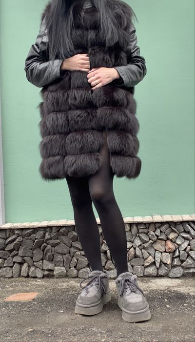 Продам  натуральную жилетку мех песец