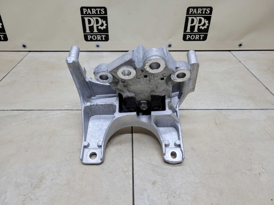 Подушка опора двигуна двигателя Nissan Rogue T33 2.5 2021