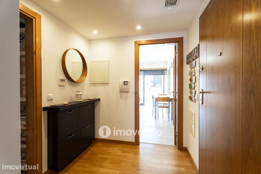 Apartamento T2 moderno, com estacionamento, na Curia, Anadia