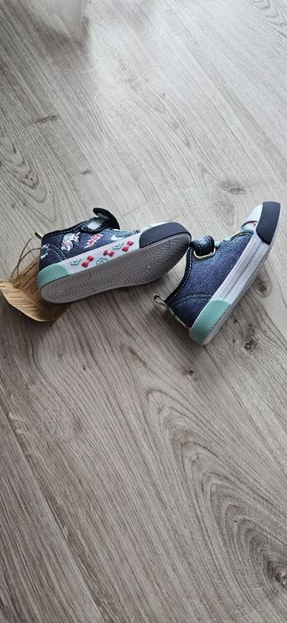 Trampki rozmiar 21