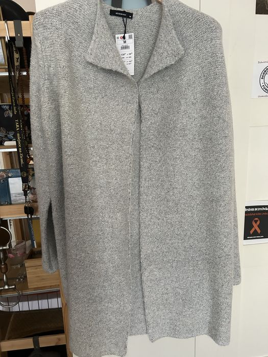 Sweter/ plaszczyk dzianinowy   Nowy. Rozm M. Reserved