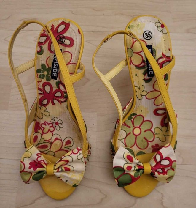 Sandálias amarelas, motivo floral, Seaside, Tamanho 35