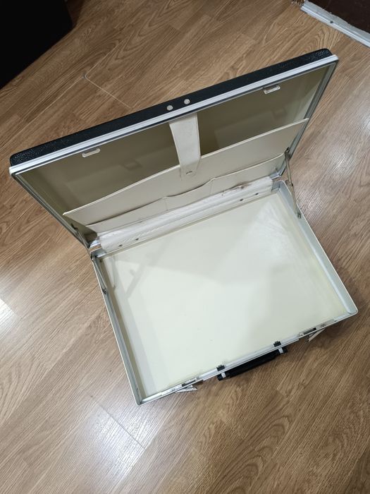 Кейс пластиковий "дипломат"