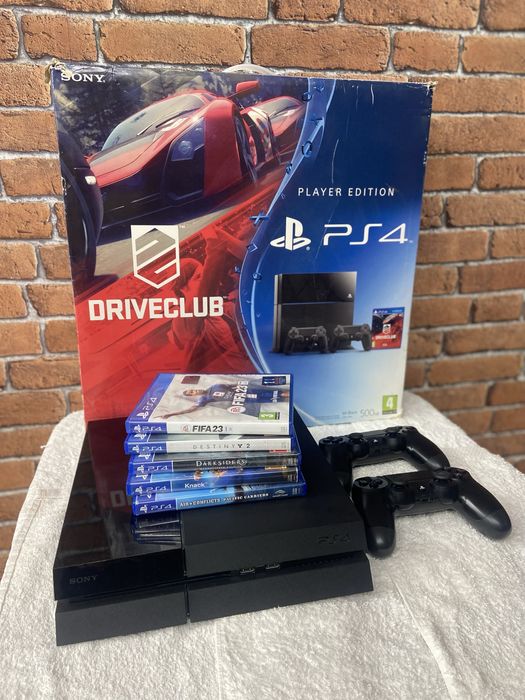 Ps4 c/caixa + 3 jogos, 1 comandos e fones