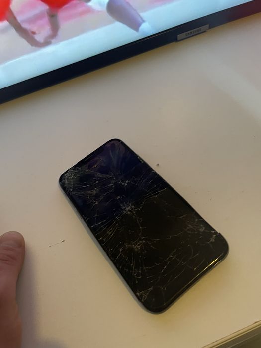 IPhone X. Zbity! Na części! Bateria 90%!