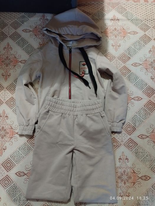 Продам спортивный детский костюм