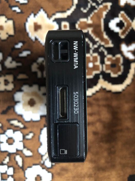 Плеер Sony NW-WM1A.