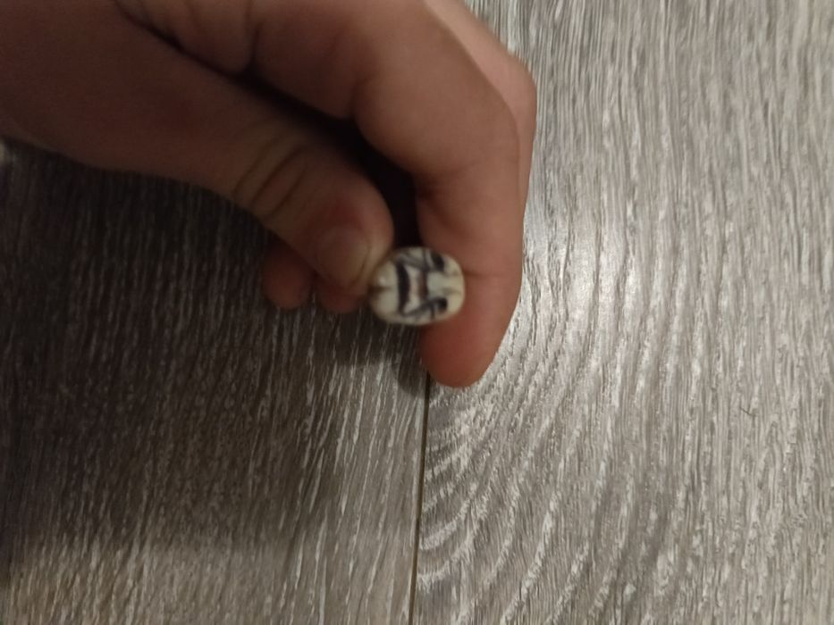 Темляк з рога оленя .
Ручна робота брилок з кості