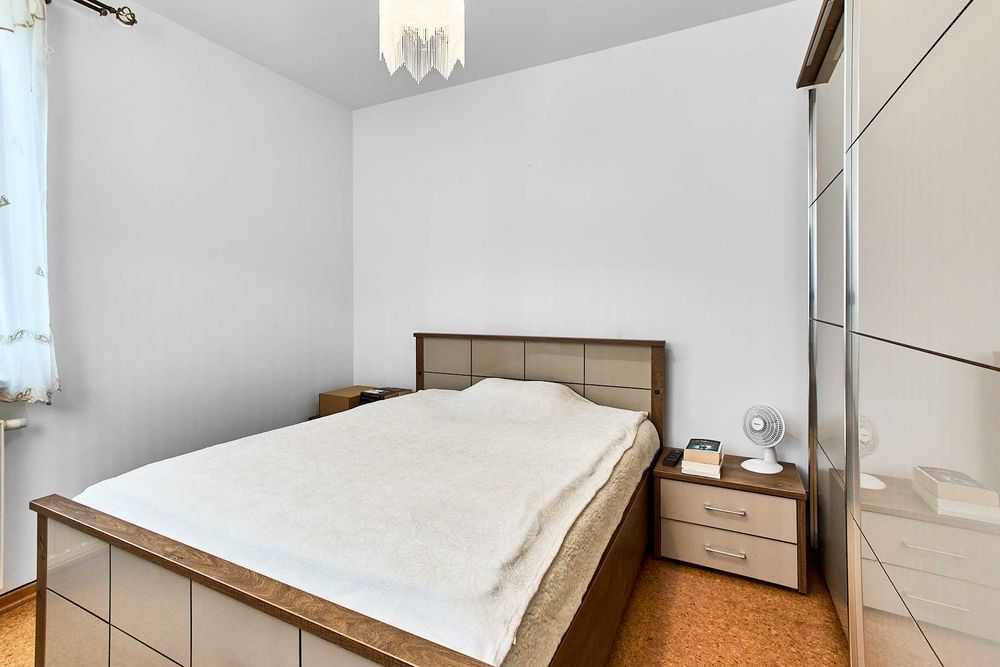 Sprzedam mieszkanie z oddzielnym garażem w bloku oraz meblami