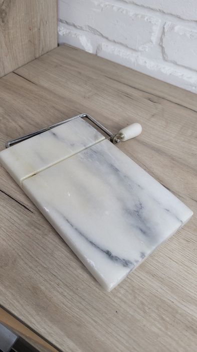 Сирорізка з натурального білого мармуру