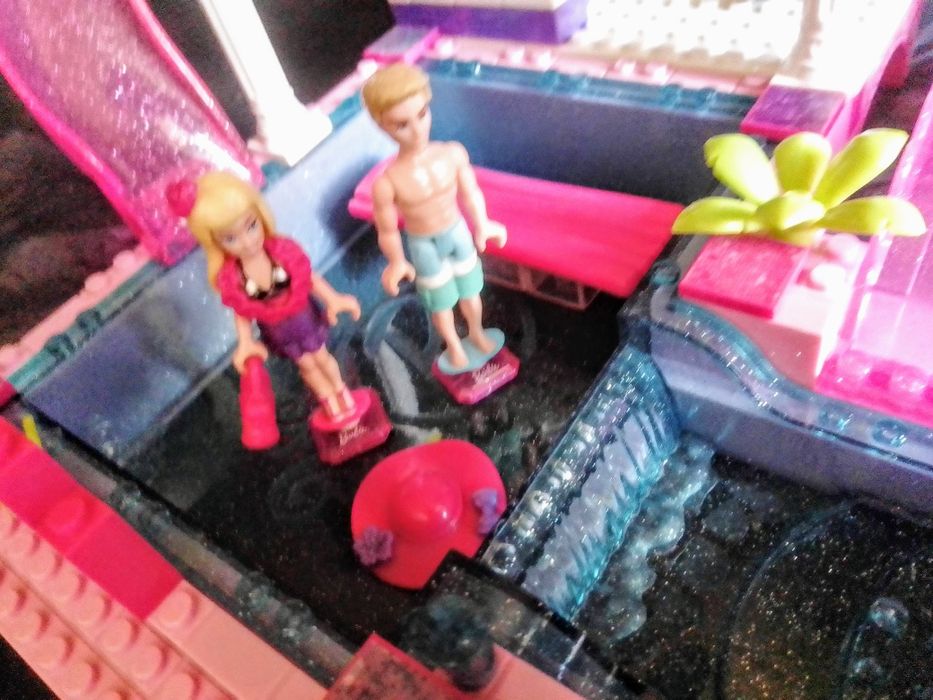 Mega blocks Barbie Festa na piscina  2 sets .