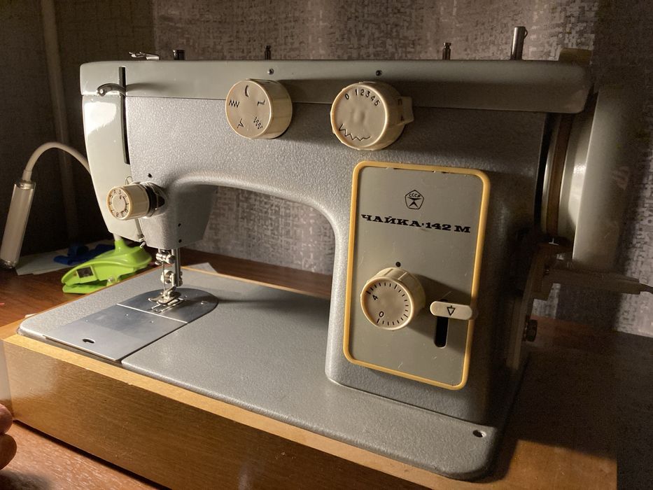 Швейна машинка Чайка 142 М