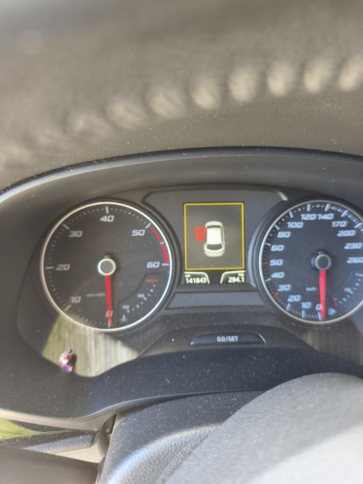 SEAT Leon 1.6 TDI 110cv — photo 2