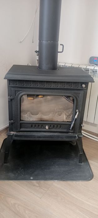 Kominek wolnostojący koza z płaszczem wodnym